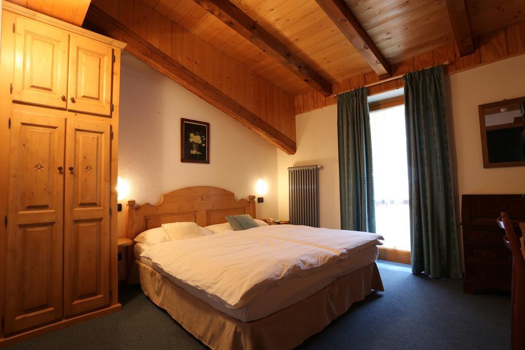 Albergo Centrale Forni di Sopra Cameră foto