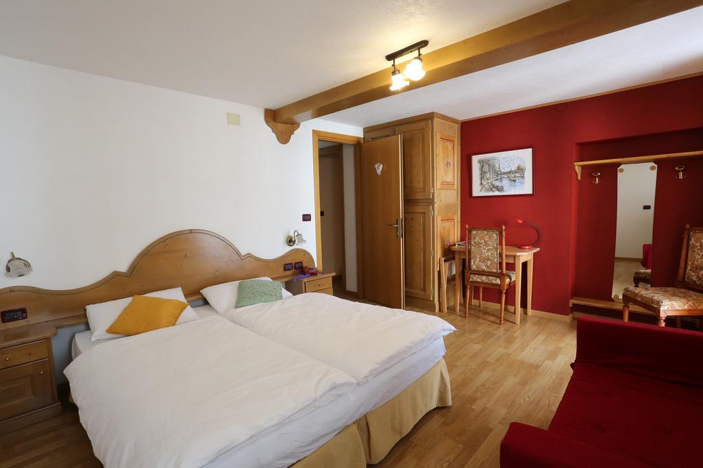 Albergo Centrale Forni di Sopra Cameră foto