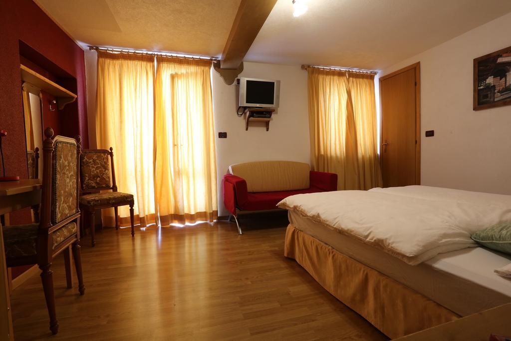 Albergo Centrale Forni di Sopra Cameră foto
