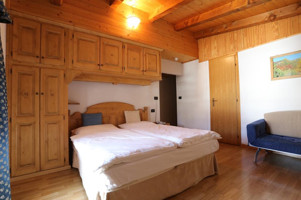 Albergo Centrale Forni di Sopra Cameră foto