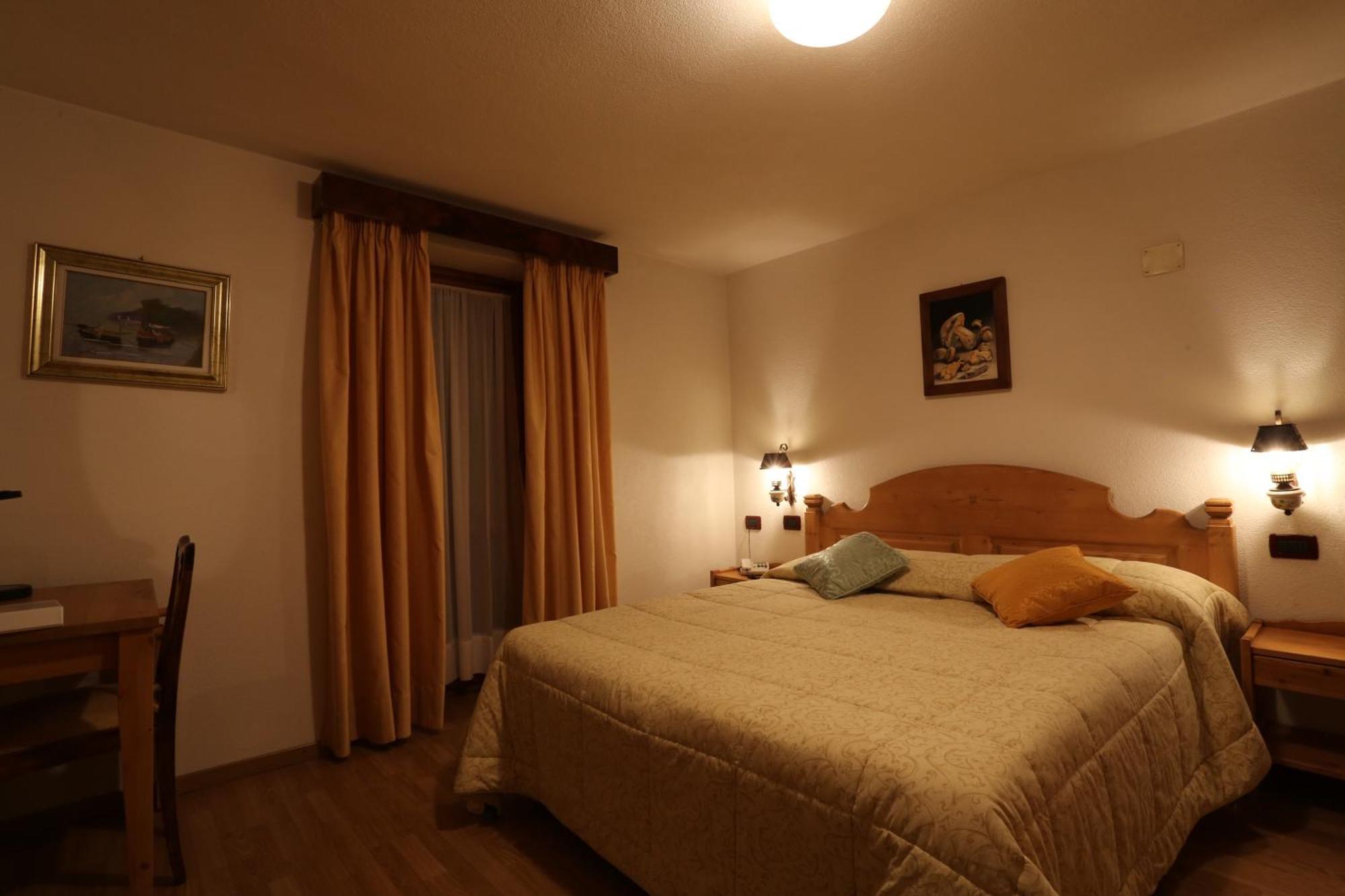 Albergo Centrale Forni di Sopra Cameră foto