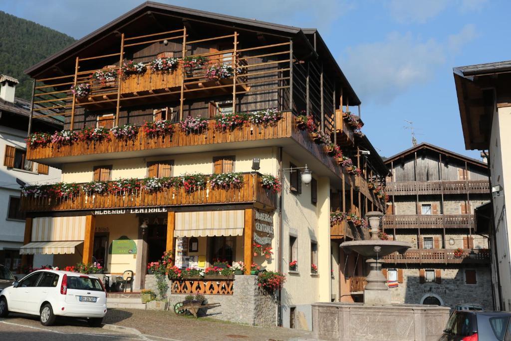 Albergo Centrale Forni di Sopra Exterior foto